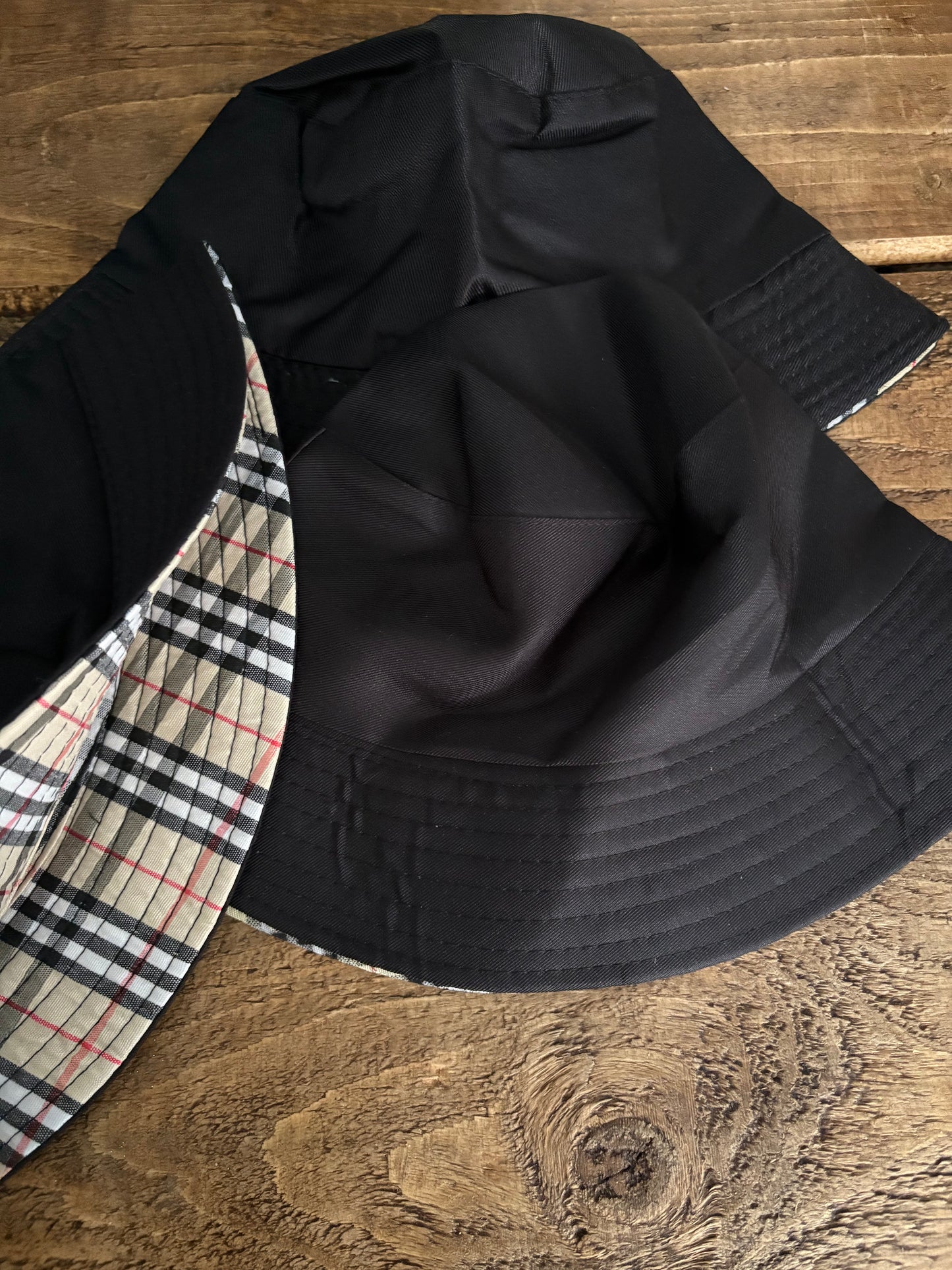 Fisherman Bucket Hat Reversible Black / Tartan Check