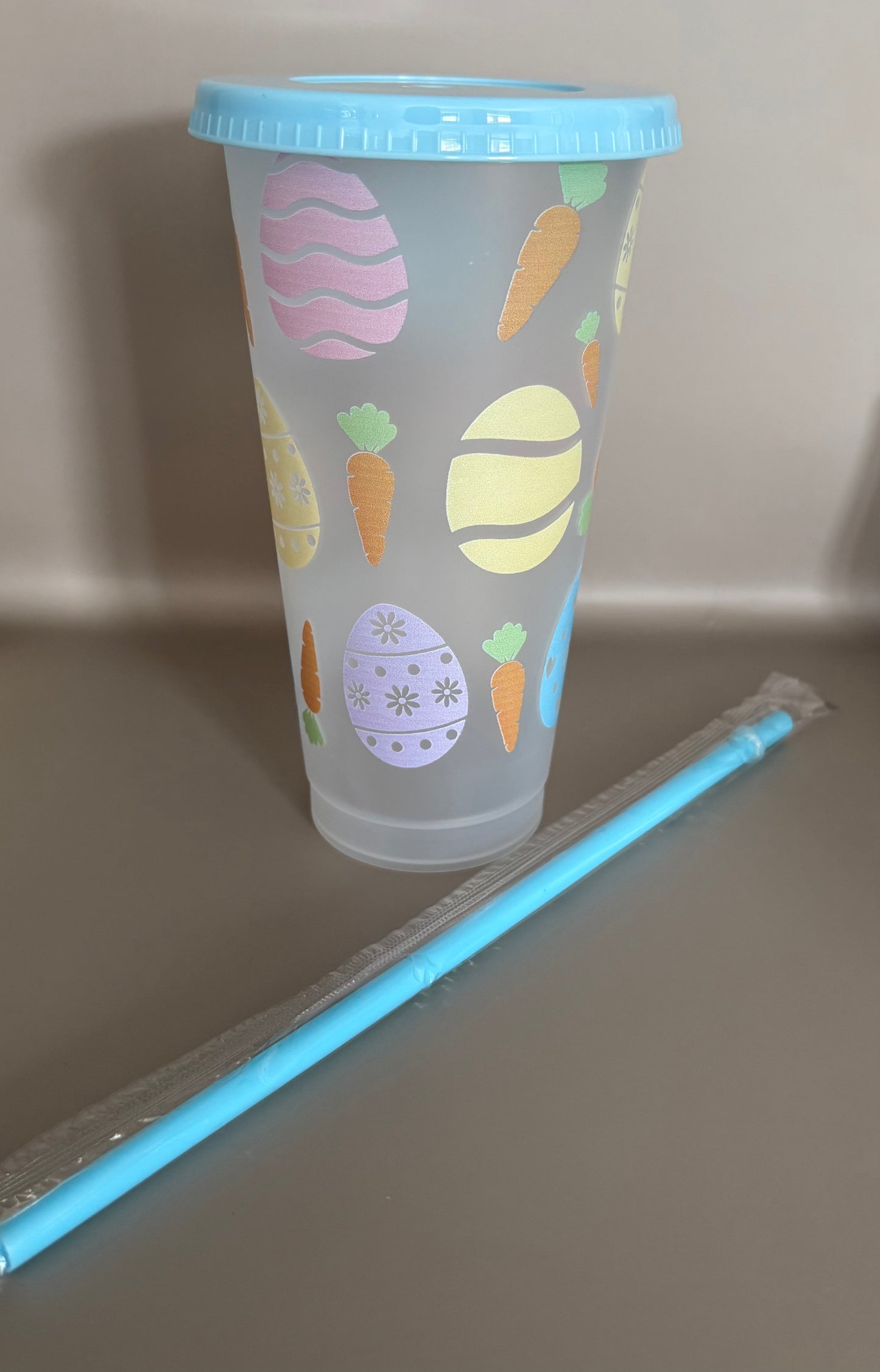 Cup 24oz Easter Egg / Carrots with White Lid & Straw