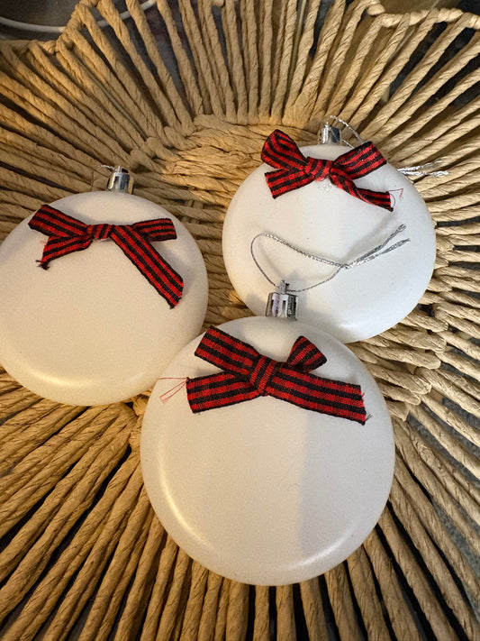 8cm White Plastic Flat Bauble